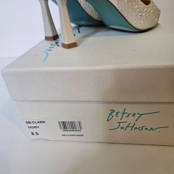 Betsey Johnson SB- Clark Bridal shoes, ivory. Size 8.5. - Picture 6 of 6